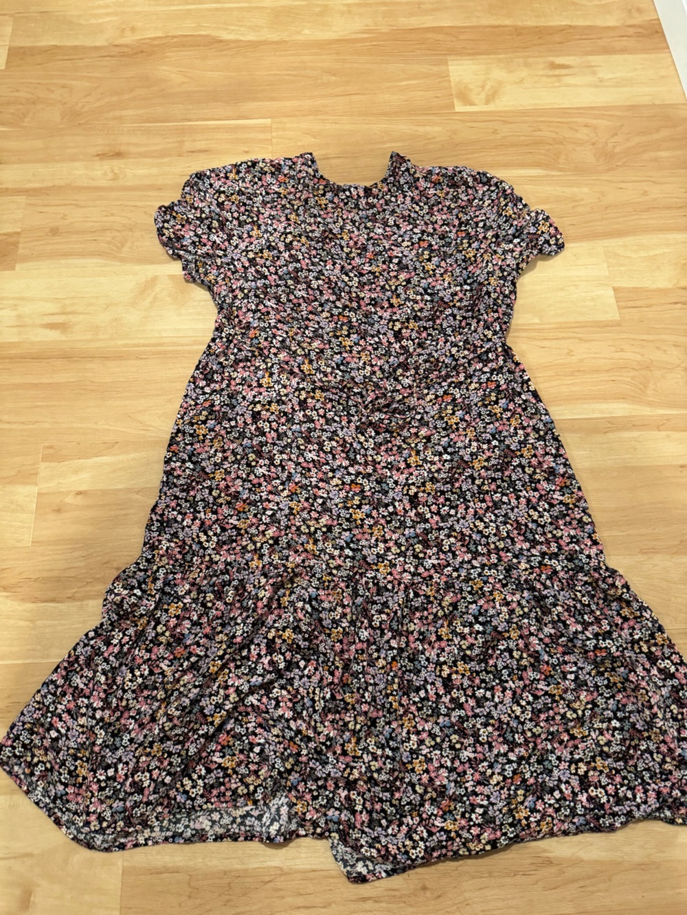 Button Up Floral Short Sleeve Dress with Back Tie and Bottom Ruffle Size XL - Picture 2 of 6